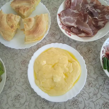 Camping-cabin-tradicional Food-boge-theth Kemping Boga